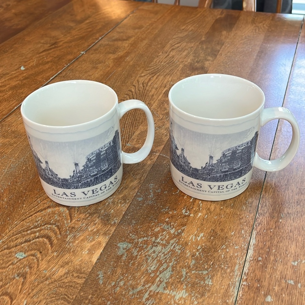 Starbucks (set of 2) Las Vegas architecture series mugs 2006 18 oz blue/white